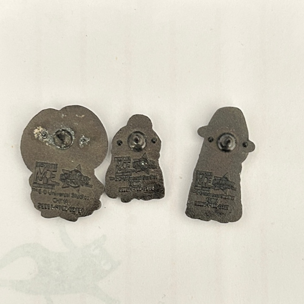 Universal Studios Minion Character Pin Set - Picture 2 of 2
